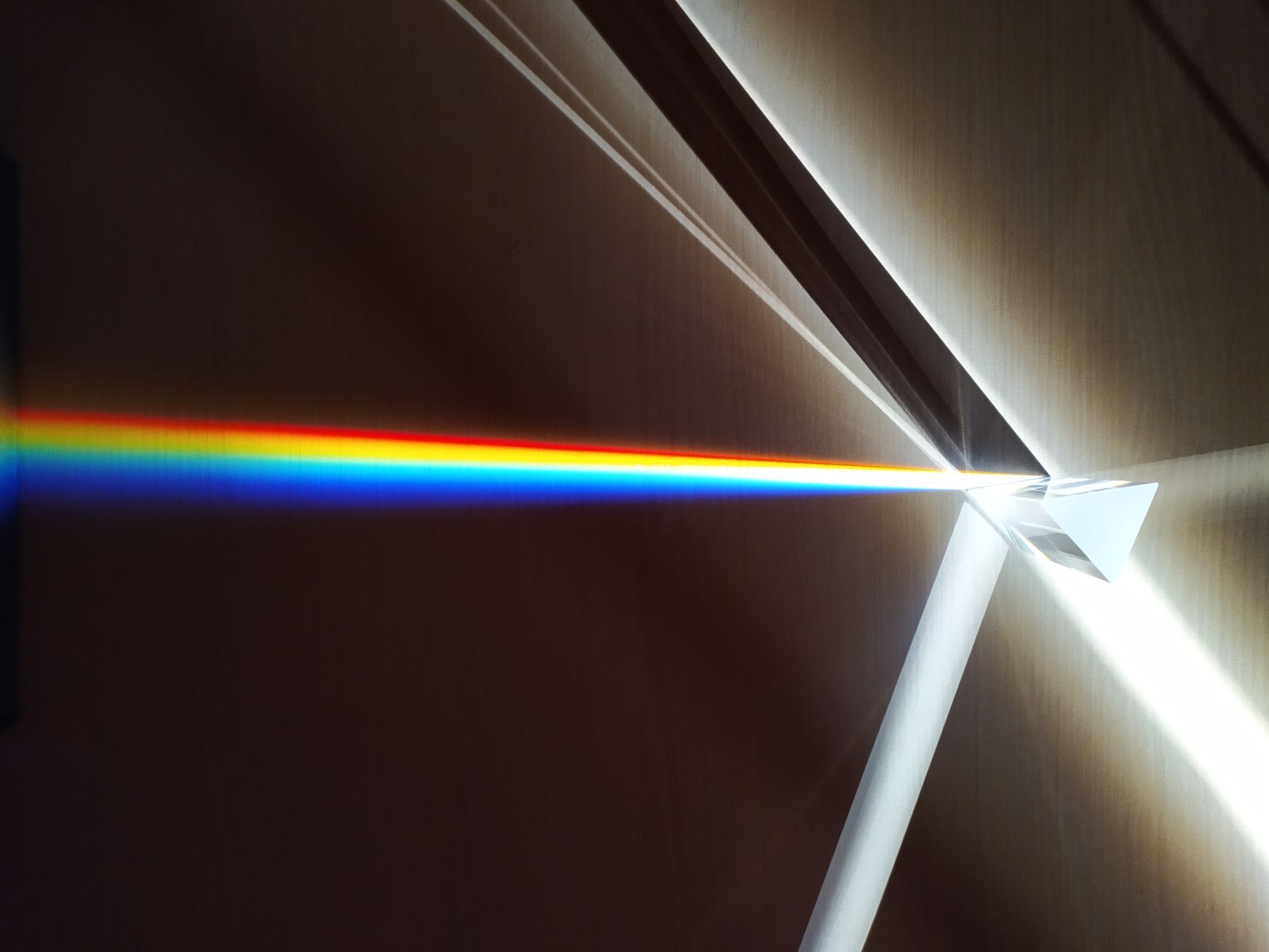 White light passing through a triangular glass prism and refracting into a spectrum, the textbook image of measurement collapsing possibility into outcome