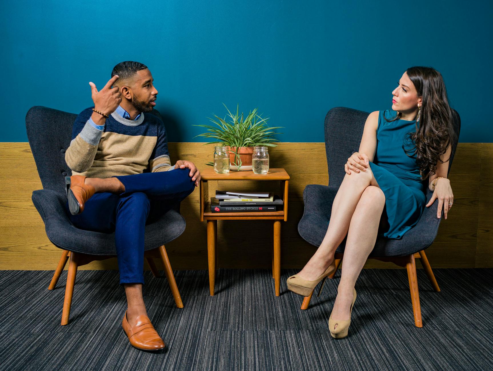 Two people in calm conversation, the one-to-one nature of a spiritual consulting session